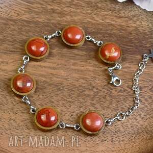 Drewniana bransoletka - czerwony jaspis 108 - z kamieniem
