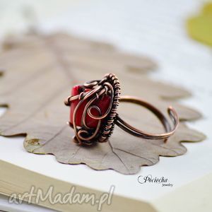 red - pierścionek z koralem czerwonym, miedź, wirewraping, retro