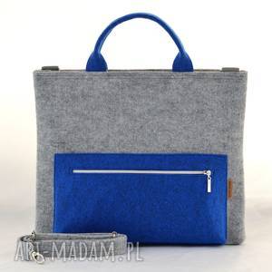 handmade torba na laptopa w kolorze szarym i niebieskim, filcowa laptopówka, torba