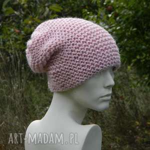 handmade czapki pastel pink na prawo cekiny czapka