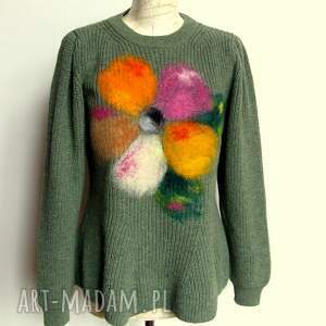 ręczne wykonanie swetry zielony sweter z filcowanym kwiatem