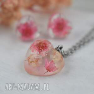handmade naszyjniki delikatny wisiorek serce z żywicy z kwiatami (różowy)