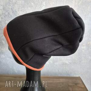 czapka damska wiosenna uniwersalna czarna smerfetka z pomarańczowym dołem