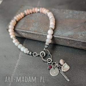 Prezent Bransoletka z różowego opalu z zawieszką, srebro oksydowane