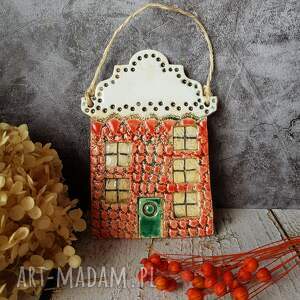 handmade ceramika uroczy domek, czerwona kamieniczka, zawieszka