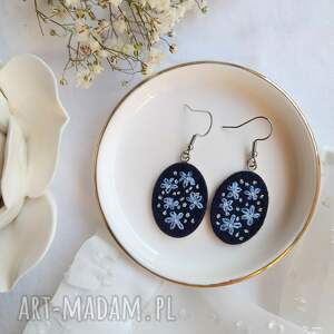 kolczyki niezapominajki nocą duże, haftowana biżuteria romantyczki