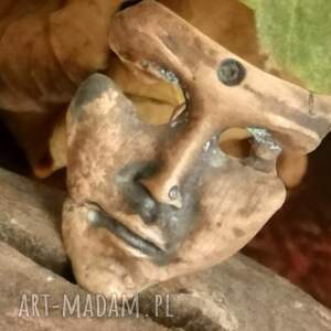 ręcznie zrobione wisiorki maska wenecka art clay