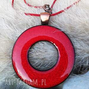 czerwony naszyjnik modern design ceramika mosiądz okrągły wisior ceramiczny