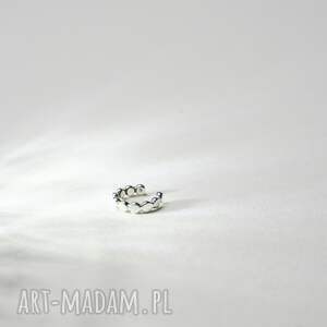 nausznica marta srebrna minimalizm, minimalistyczna biżuteria, koronkowa