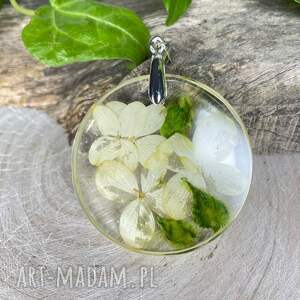 Prezent Naszyjnik z kwiatami w żywicy z2030, okrągły wisiorek