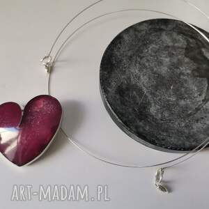 handmade naszyjniki naszyjnik serce fioletowe metaloplastyka żywica