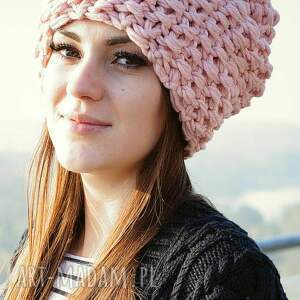 Gruba czapka w jasnym różu, czapa, masywna