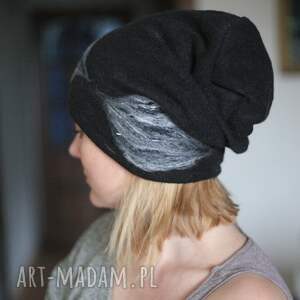 ręcznie robione czapki czapka handmade wełniana z kwiatem czarna