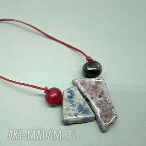 wisior nowoczesny, ceramika, rzemień, prezent, uniwersalny