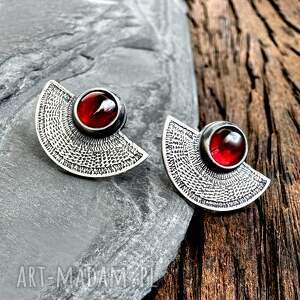 orientalny pierścionek wachlarz z granatem kolczyki wkrętki, srebrne sztyfty