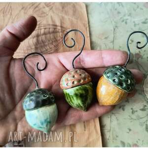 prezenty pod choinkę zawieszki, ceramika, żołędzie, choinka