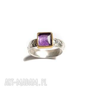 z ametystem na srebrnej obrączce, pierścionek srebrny