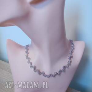 subtelny naszyjnik z kwiatkami,kwiatuszkami, kwiatki biżuteria ekskluzywna