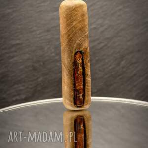 Prezent Wisiorek z orzecha z kyanitem - biżuteria inspirowana naturą