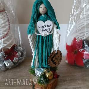 pomysł na upominki na święta Anioł ze sznurka stojący makrama