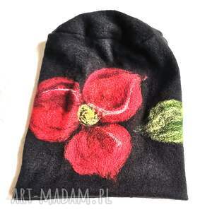 handmade czapki czapka czarna wełniana filcowana zimowa handmade w kwiaty na podszewce