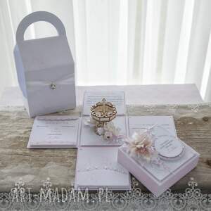 Prezent Kartka na chrzest dla dziewczynki z niespodzianką i życzeniami