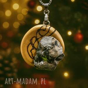 pomysł na upominki na święta Ręcznie rzeźbiony wisiorek - obsydian