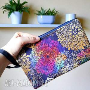 kosmetyczka płaska do torebki z rączką tęczowe mandale
