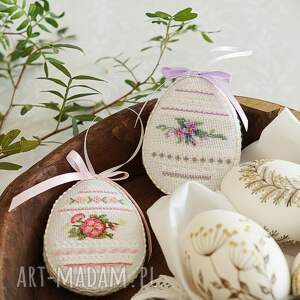 zawieszki pisanki - róża i fiołek, jajko, haft dekoracje wielkanocne