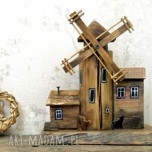 dekoracja ze starego drewna - młyn wiatrowy, domek dekoracyjny, drewniane