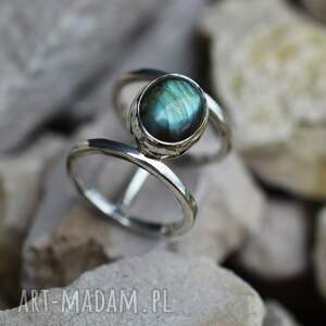pierścień z labradorytem na podwójnej obrączce, srebro minimalizm, srebrny