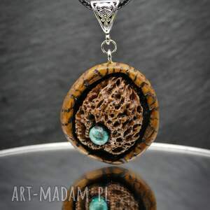 wisiorek brzoza, orzech i turkus - pirografia, minerał, naturalne drewno