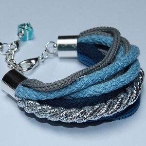 niebiesko - srebrna bransoletka ze sznurków bawełnianych i poliestrowych design