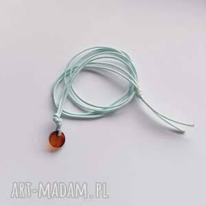 katarzyna kaminska okrąg wisiorek, bursztyn sznurek, regulowana