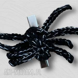 ręcznie robiona spinka do włosów pająk - halloweenowa ozdoba włosów