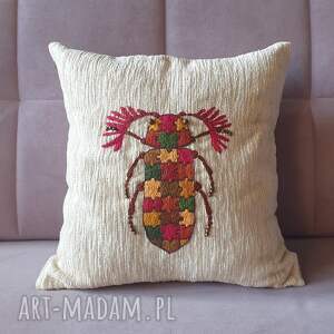 Prezent Poszewka z haftem - szept jesieni - chrząszcz