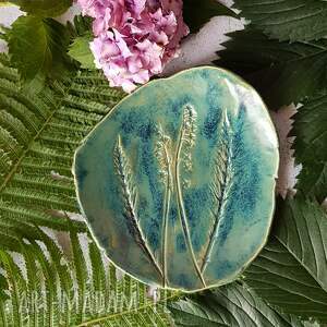 asymetryczna, malarska patera z motywem roślin, handmade ceramic, ręcznie