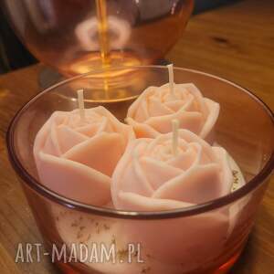 Prezent Świeca sojowa handmade z różami I suszonymi kwiatami wrzosu