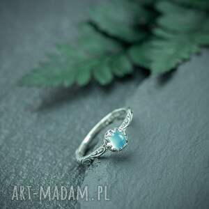 srebrny pierścionek flora z błękitnym chalcedonem, niebieskim