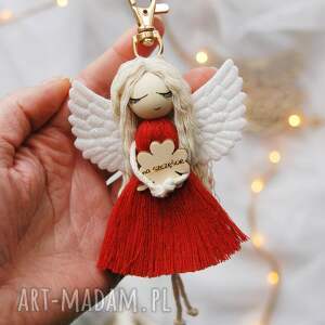 Prezent Makramowy breloczek Anioł - czerwony | Aniołek na szczęście