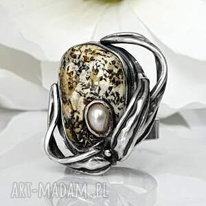 octopoda - srebrny pierścień z bursztynem bałtyckim i perłą, metaloplastyka