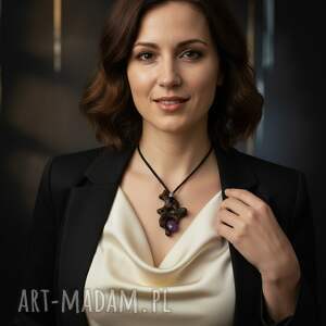 ręcznie rzeźbiony wisiorek z agatem - czereśnia biżuteria duszą
