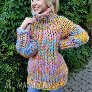 ręcznie wykonane swetry wielokolorowy olbrzymi sweter z golfem robiony na drutach