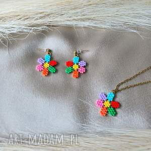 komplet biżuterii z koralików, zawieszka kwiatek kolorowy, prezent