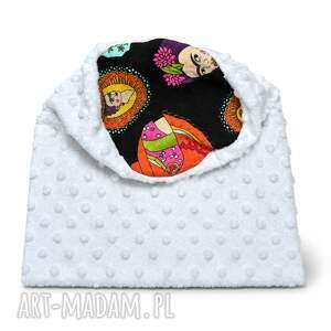 Biała czapka z Fridą Kahlo handmade - rozmiar uniwersalny