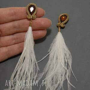 brązowo białe klipsy sutasz z piórami, sznurek, eleganckie, wieczorowe