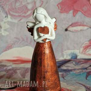 Prezent PATRIOTYCZNIE Rzeźba z gipsu Anioł Ojczyzny wys. 12,4 cm