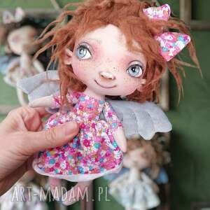 Aniołek - artystyczna lalka kolekcjonerska z tkaniny