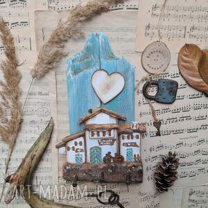 rustykalny wieszak z białym domkiem no 2, na klucze, prezent, ozdoba