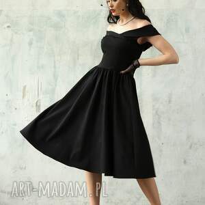 czarna sukienka z hiszpańskim dekoltem, elegancka, kieszenie midi